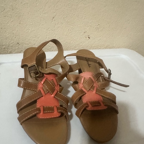 New Clarks. Size 7 Sandals. Tan and orange. - Picture 2 of 6